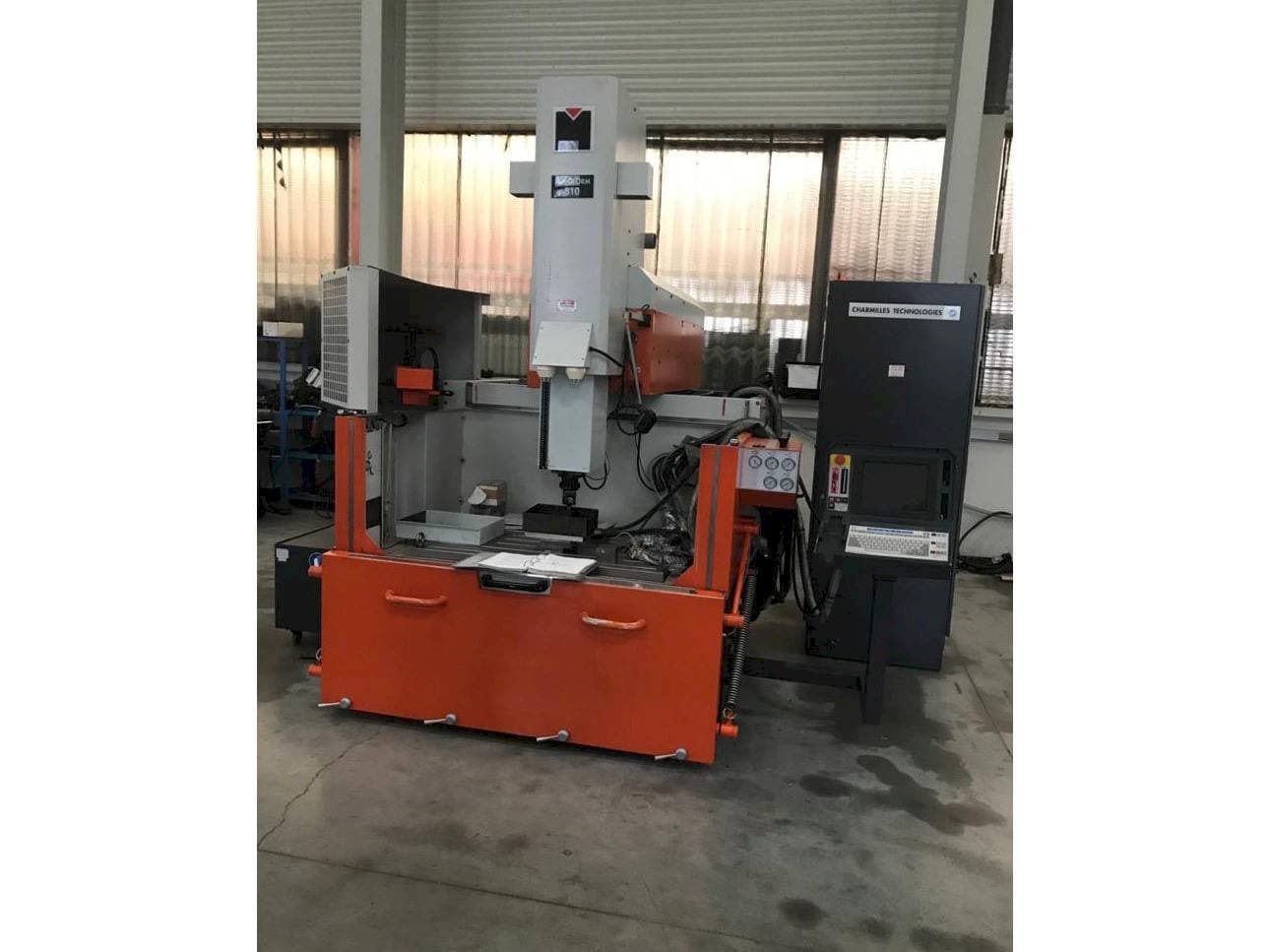 Widok z przodu maszyny CHARMILLES ROBOFORM 810