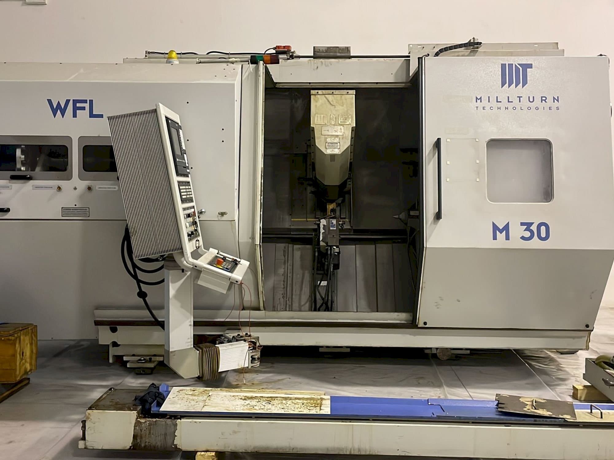 Widok z przodu maszyny WFL Millturn M30