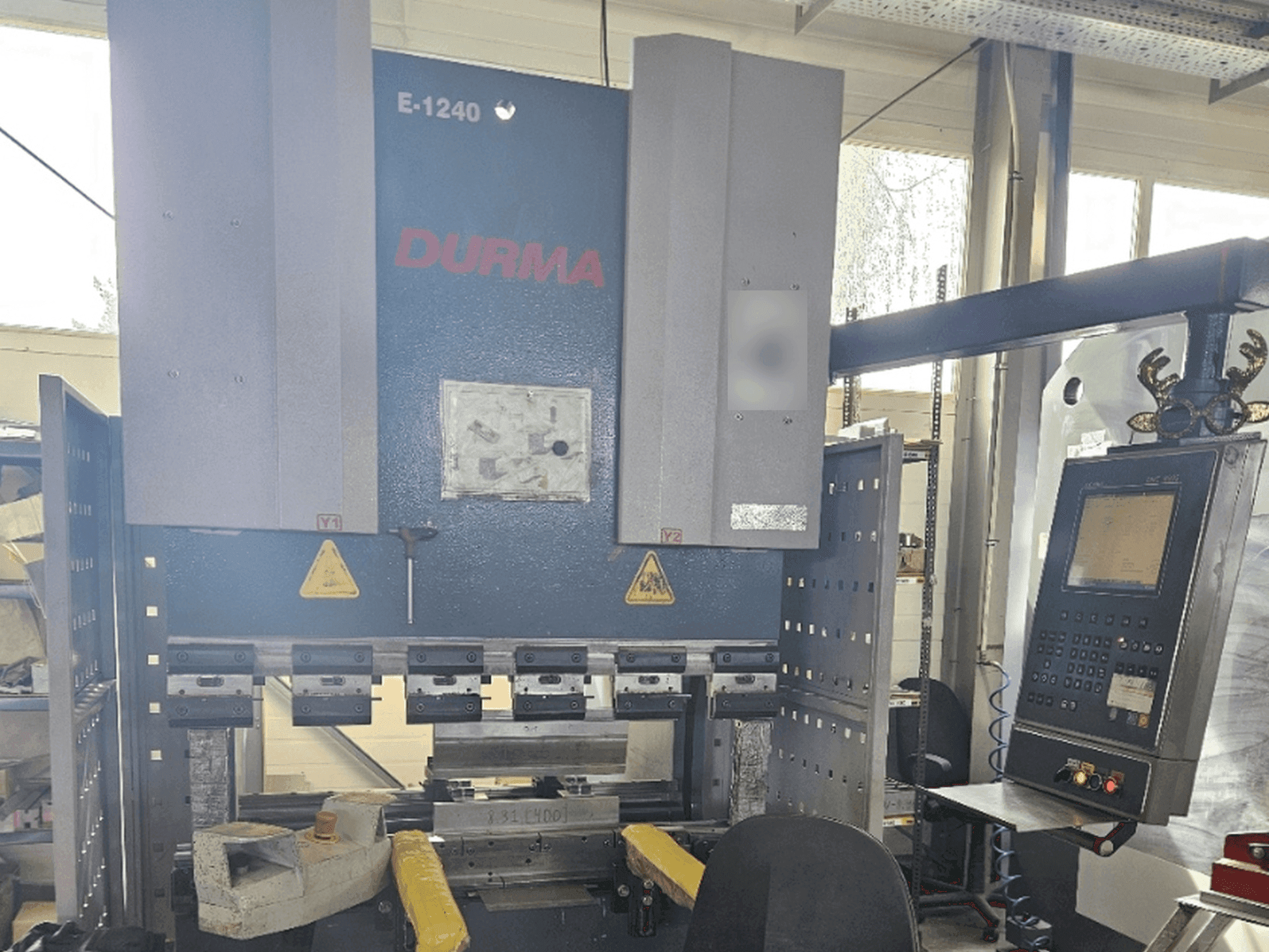 Widok z przodu maszyny Durma E 1240