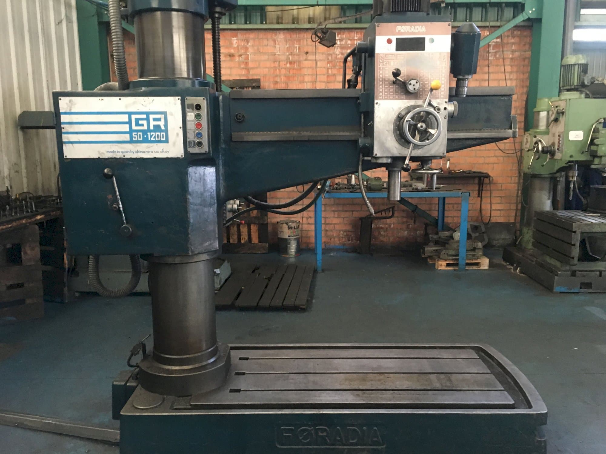 Widok prawej strony maszyny FORADIA GR 50/1200