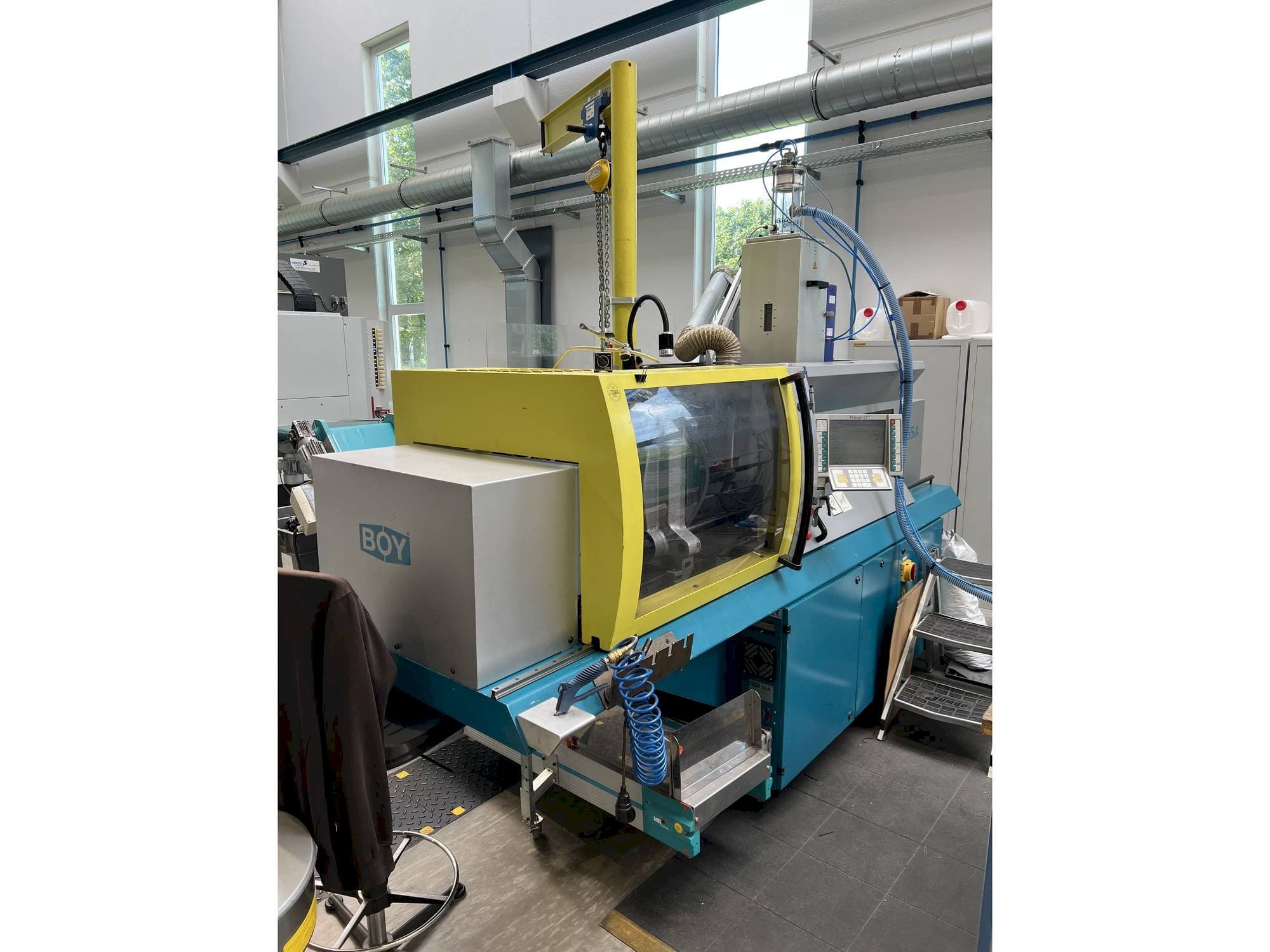 Widok z lewej maszyny BOY 55A