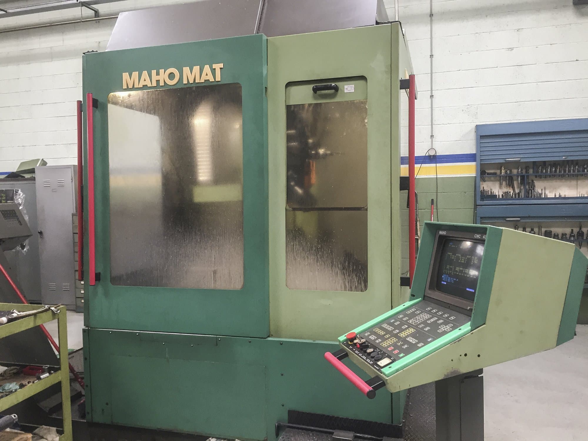 Widok z prawej maszyny Maho Mahomat 650