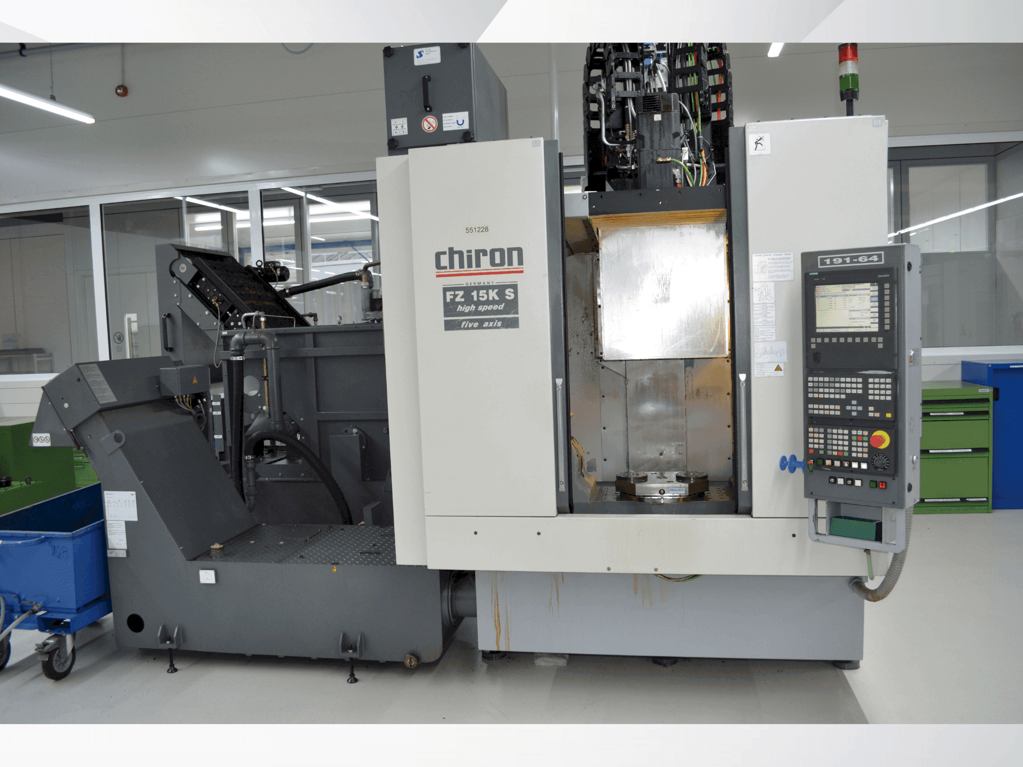 Widok z przodu maszyny CHIRON FZ 15KS five axis high speed