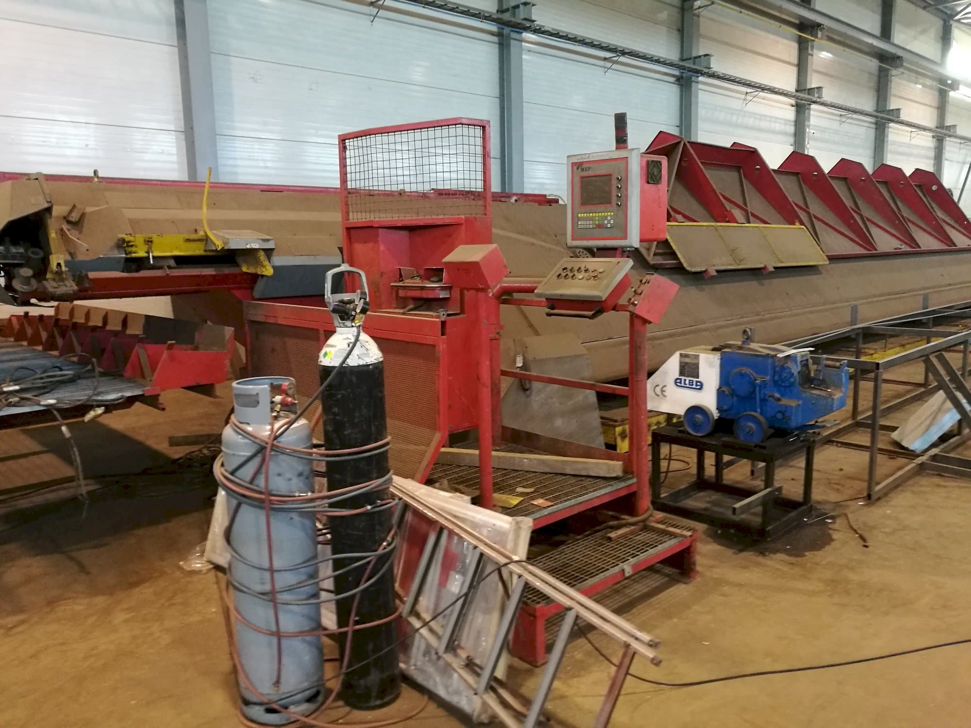 Widok z przodu maszyny MEP Syntax Line 25