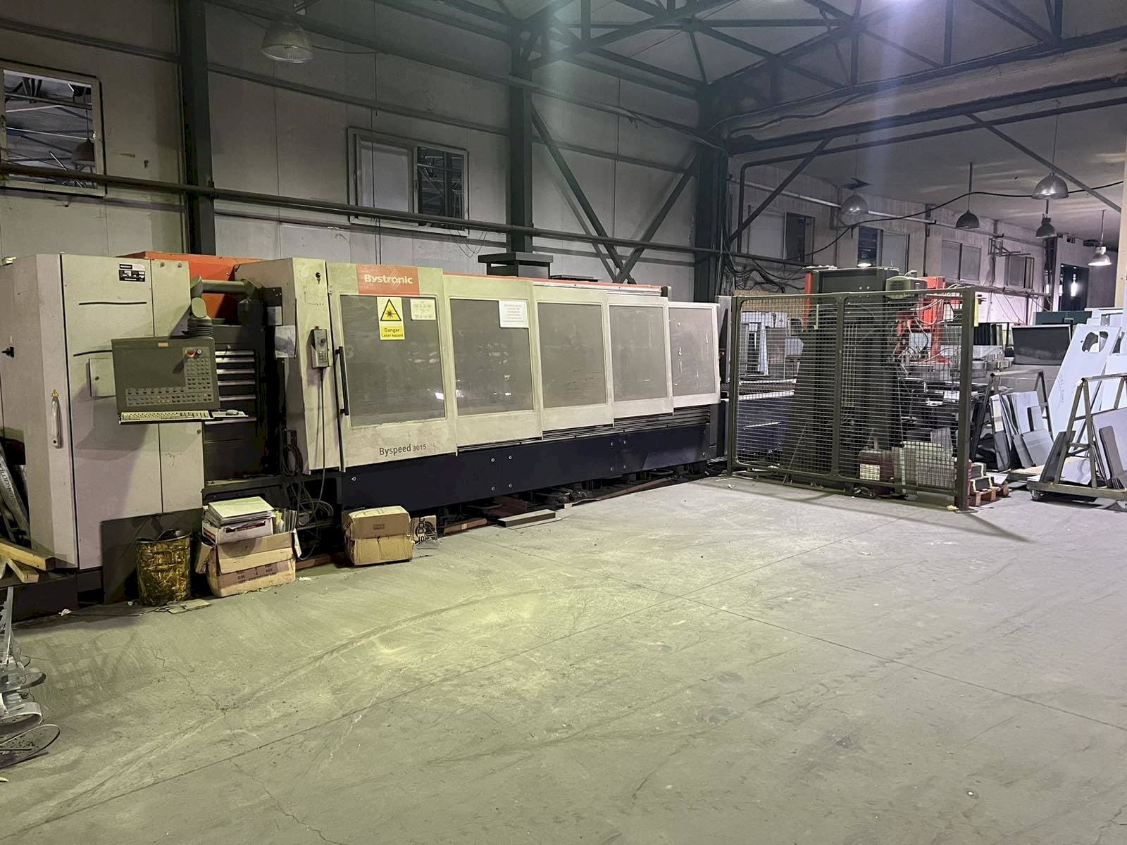 Widok z przodu maszyny Bystronic Byspeed 3015