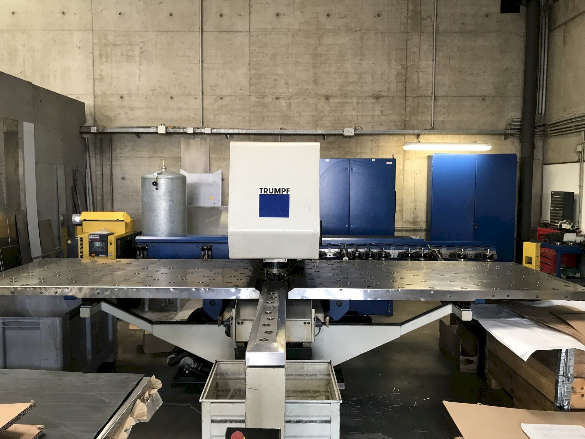 Widok z przodu maszyny Trumpf Trumatic 200R