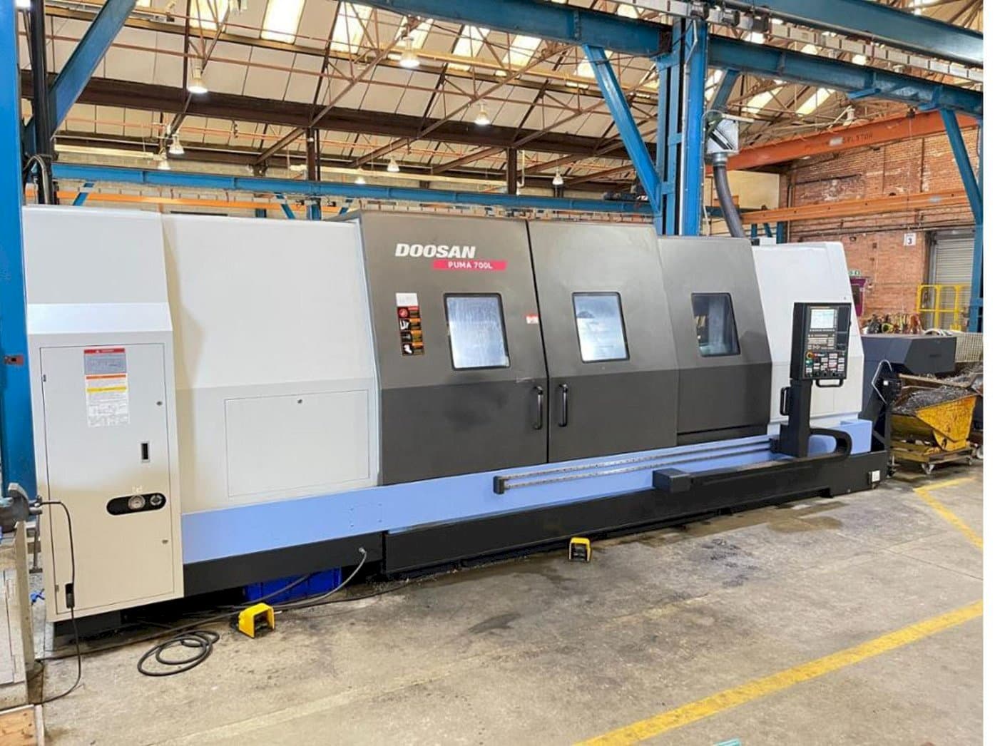 Widok z przodu maszyny Doosan Puma 700L