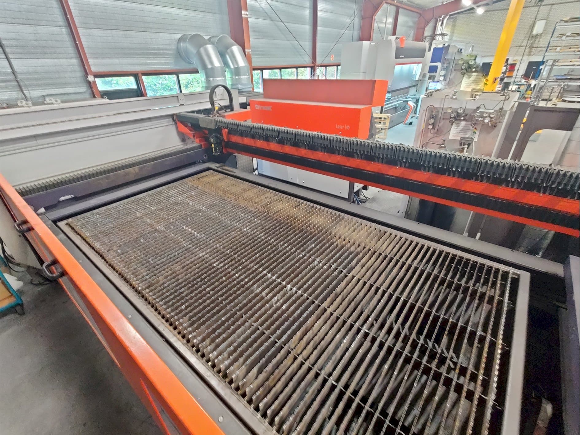 Widok z przodu maszyny Bystronic ByStar 4020 4kW CO2