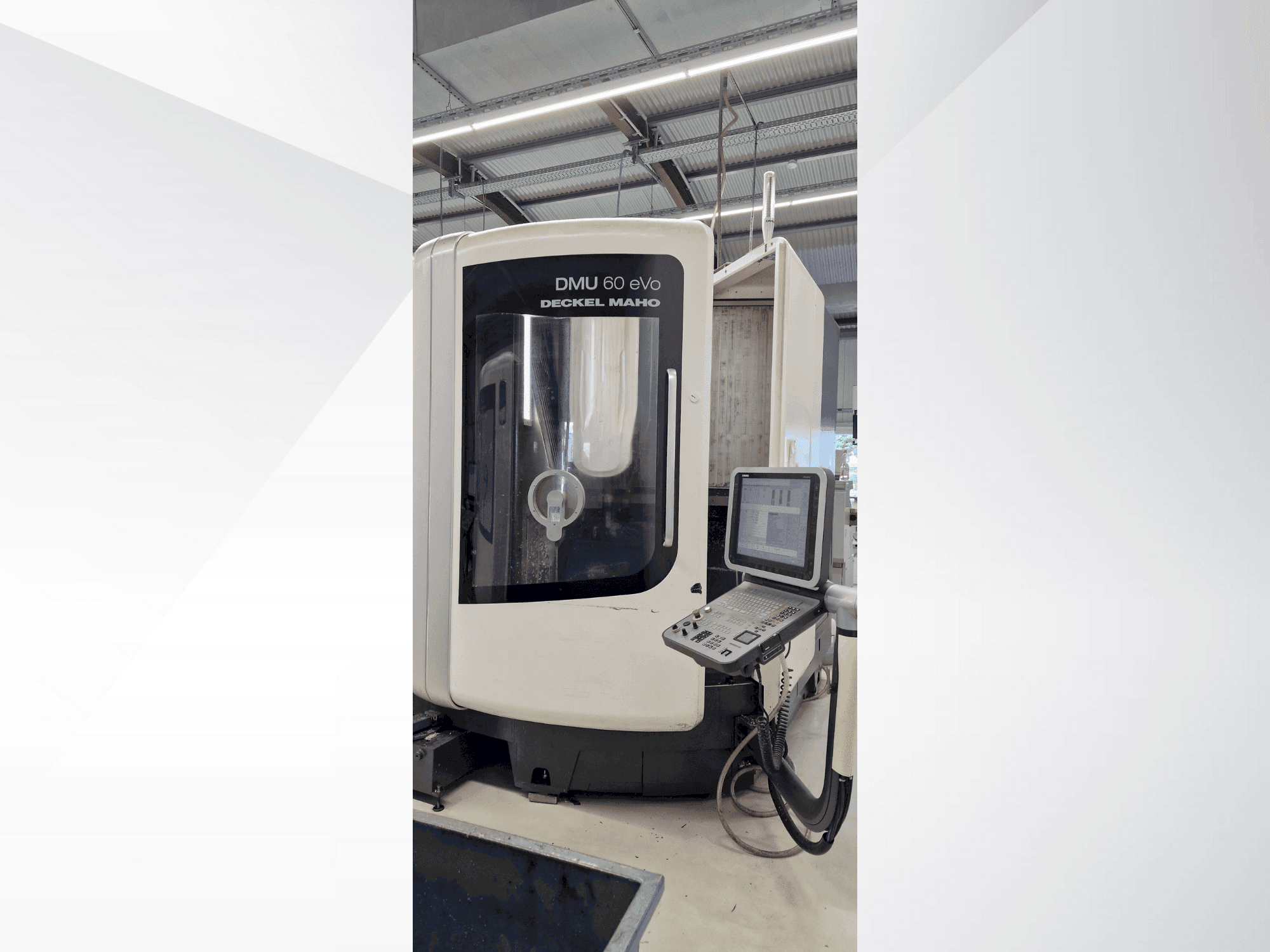 Widok z przodu maszyny DMG DECKEL MAHO DMU 60 evo