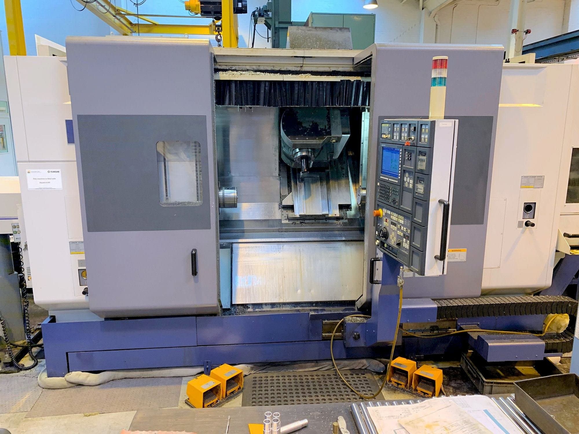 Widok z przodu maszyny MORI SEIKI MT2000S