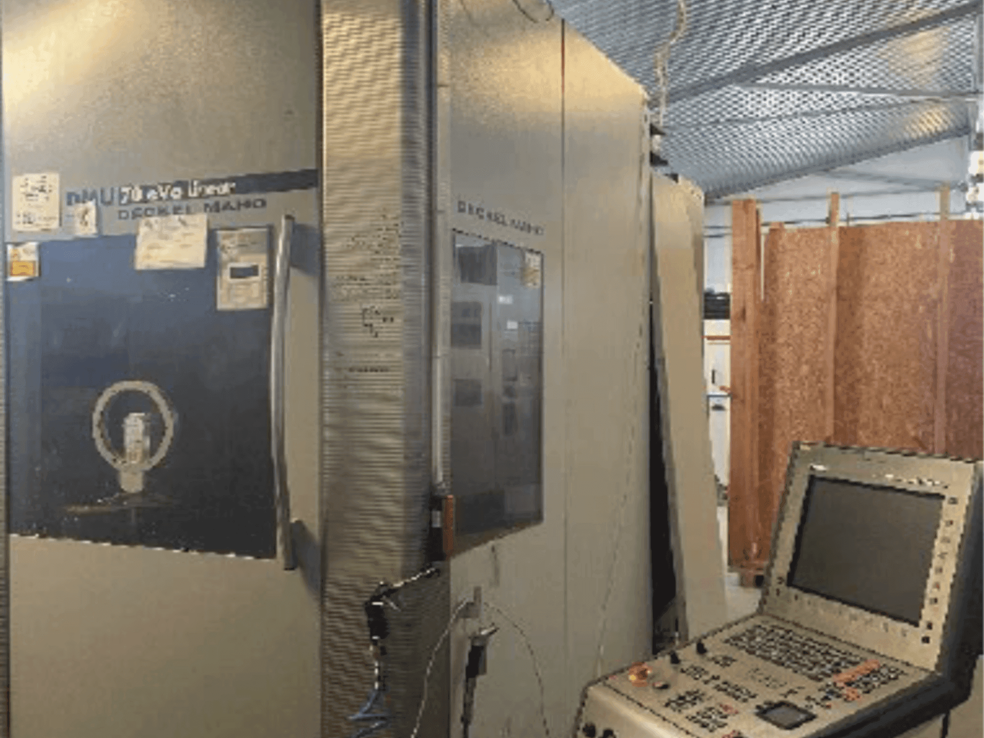 Widok z przodu maszyny DMG DECKEL MAHO DMU 70 eVo