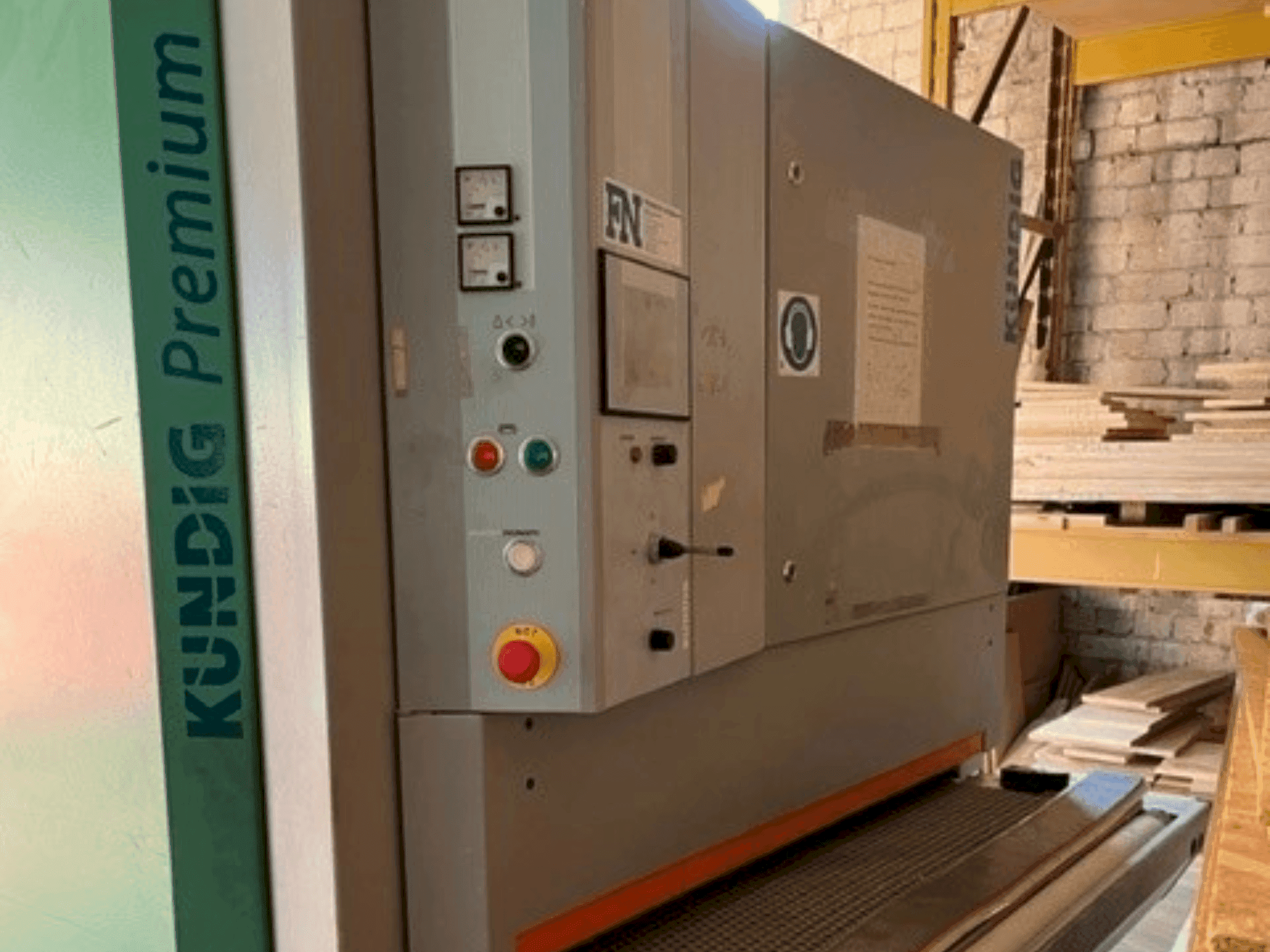 Widok z przodu maszyny Kundig Premium 2 1100-RE