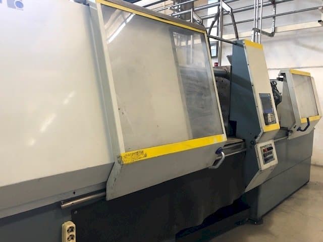 Widok z przodu maszyny Battenfeld BA 1300/630 CDC