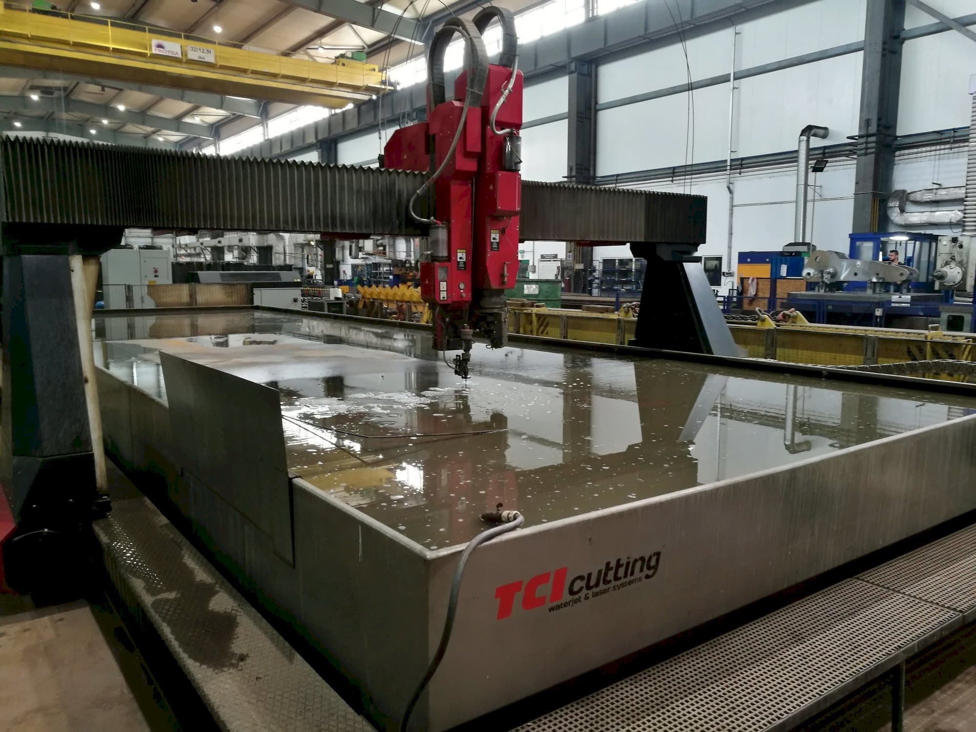 Widok z przodu maszyny TCI BP-H 30120-1