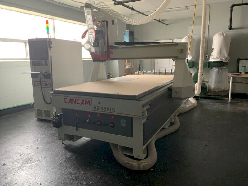 Widok z przodu maszyny CanCam B2-48 ATC