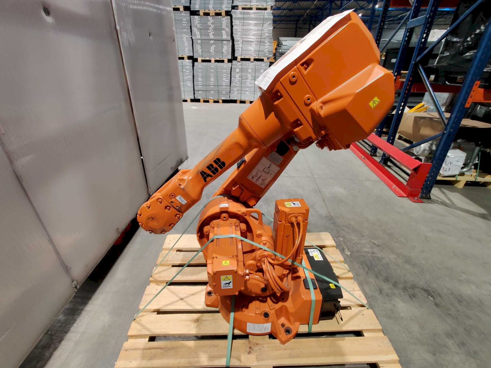 Widok z przodu maszyny ABB IRB 2600 M2004