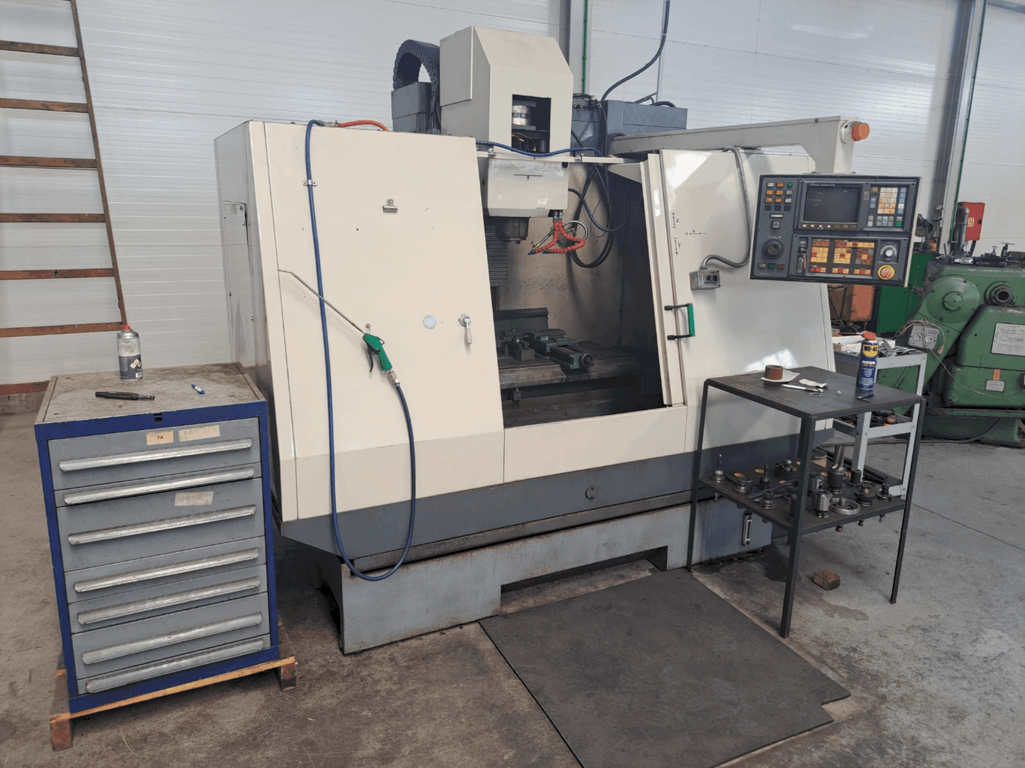 Widok z przodu maszyny Cincinnati Sabre