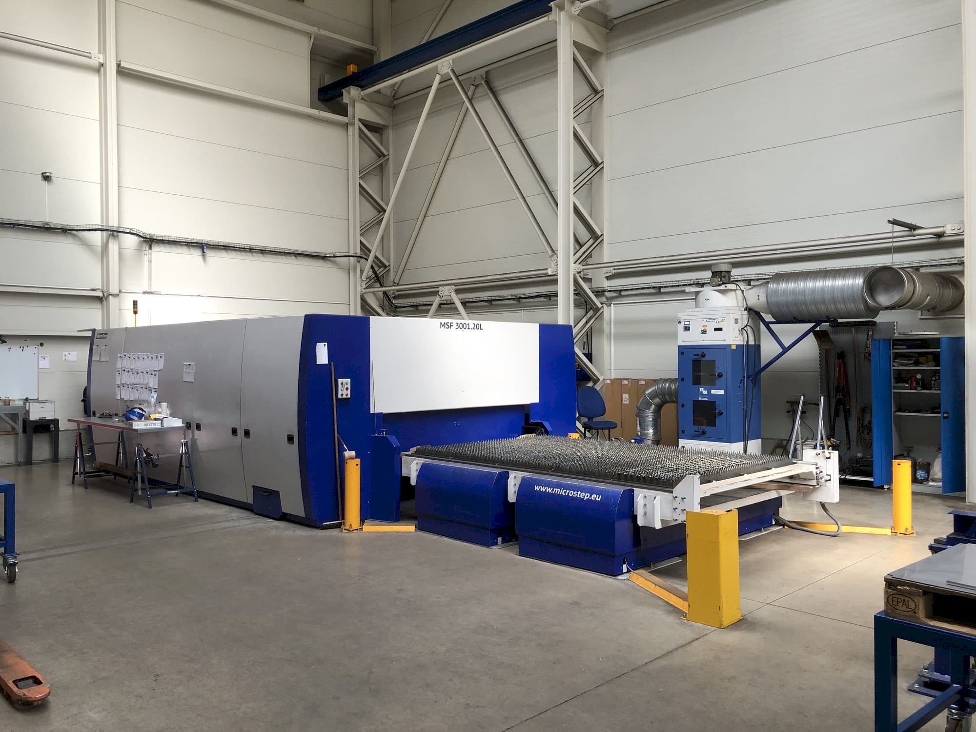 Widok lewej strony maszyny MicroStep MSF 3001.20L