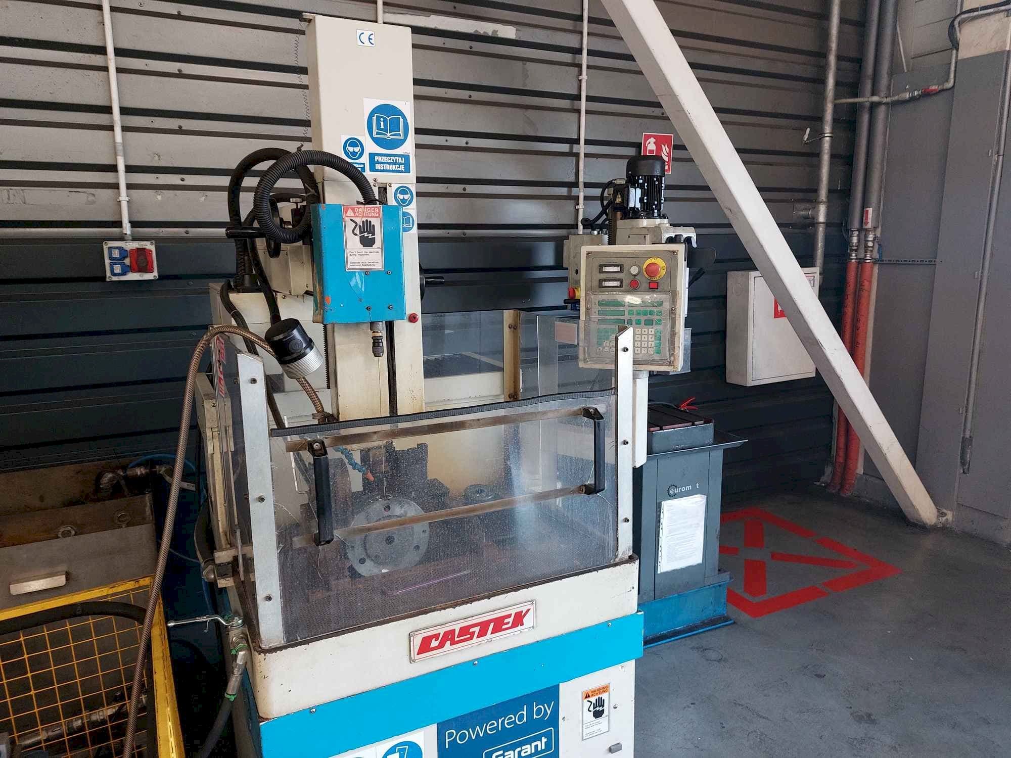 Widok z przodu maszyny CASTEK SD5030CE