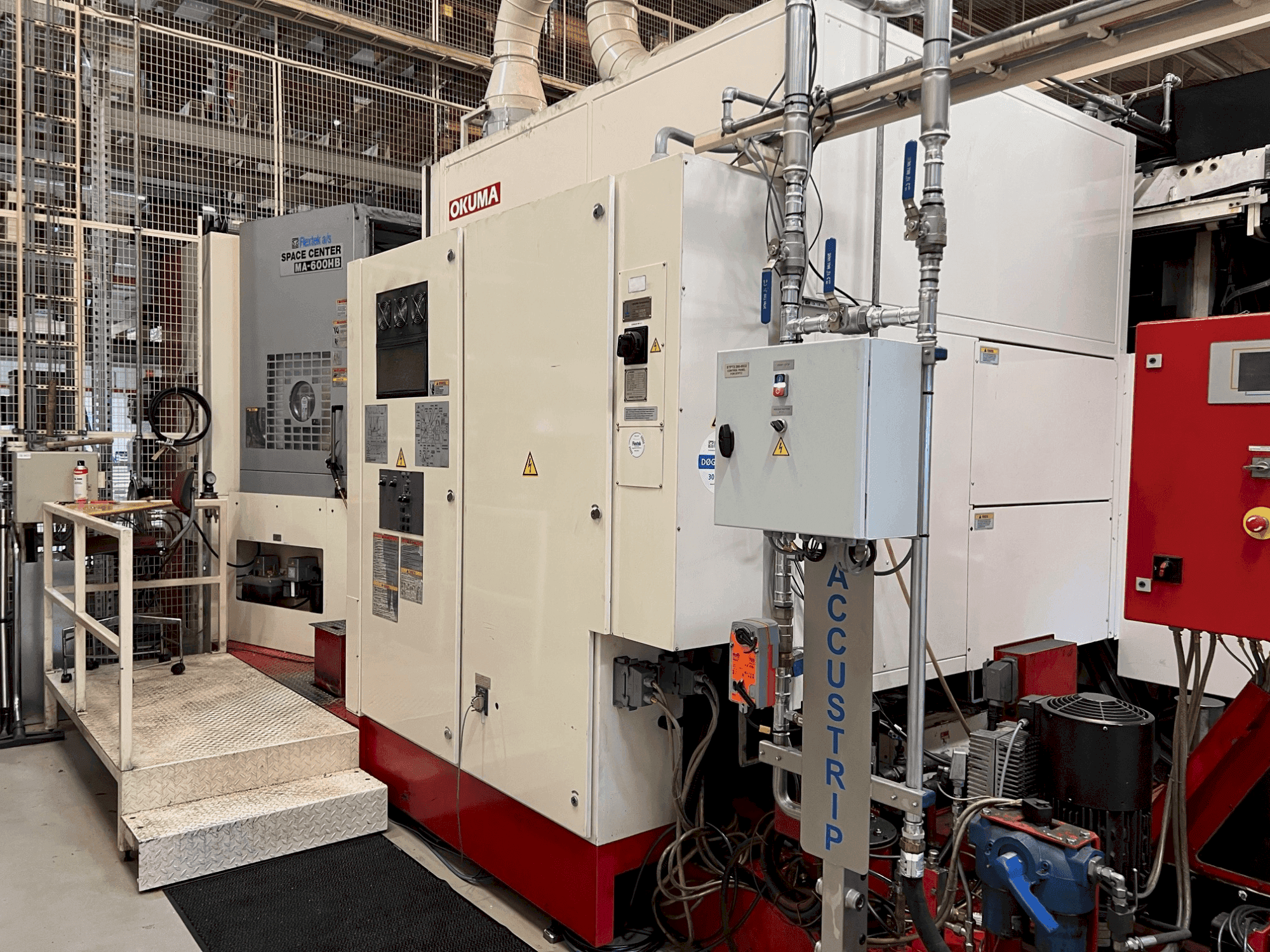 Widok z przodu maszyny Okuma MA-600HB