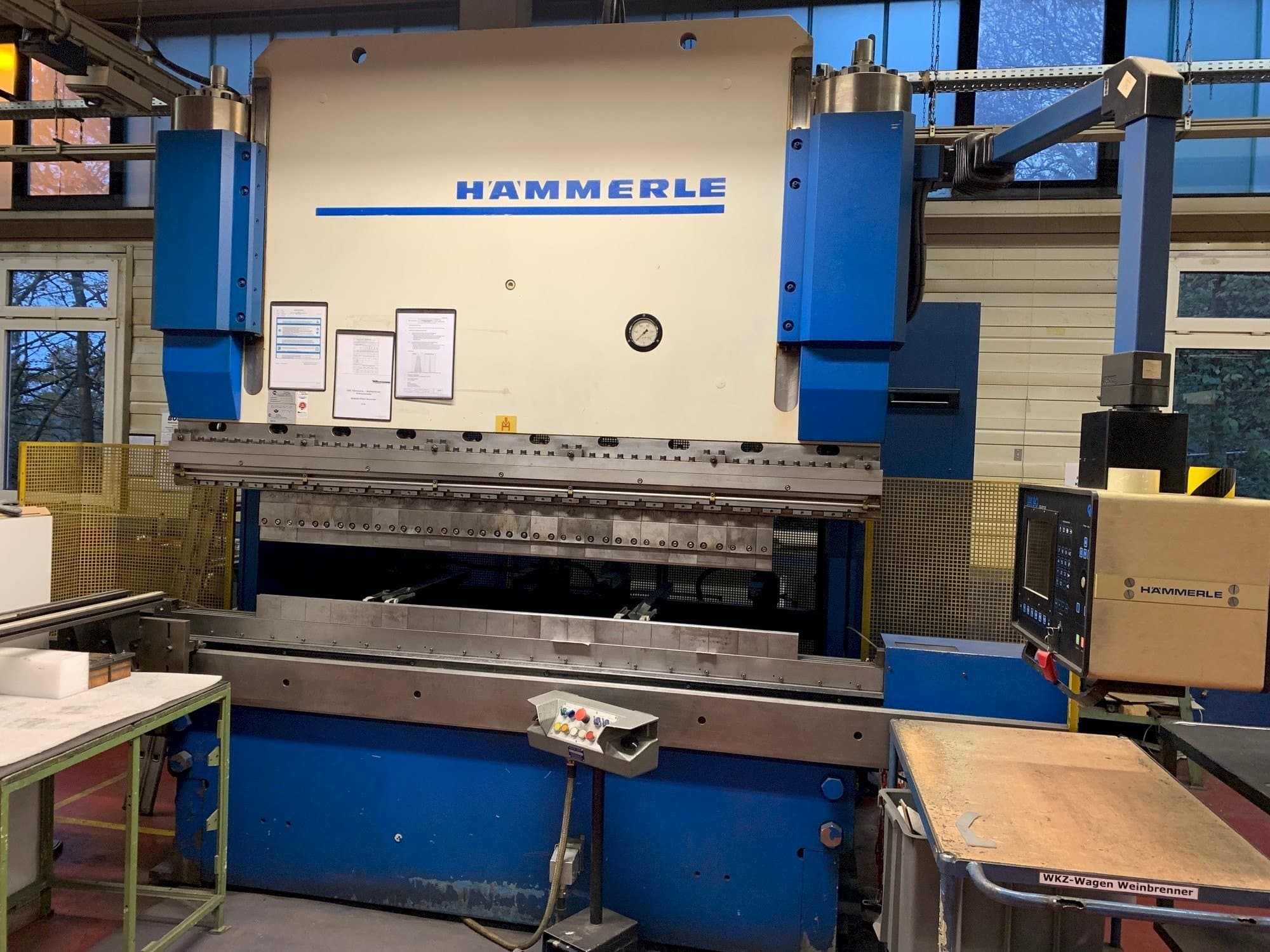 Widok z przodu maszyny HAMMERLE AP 200 2600 Serie 3