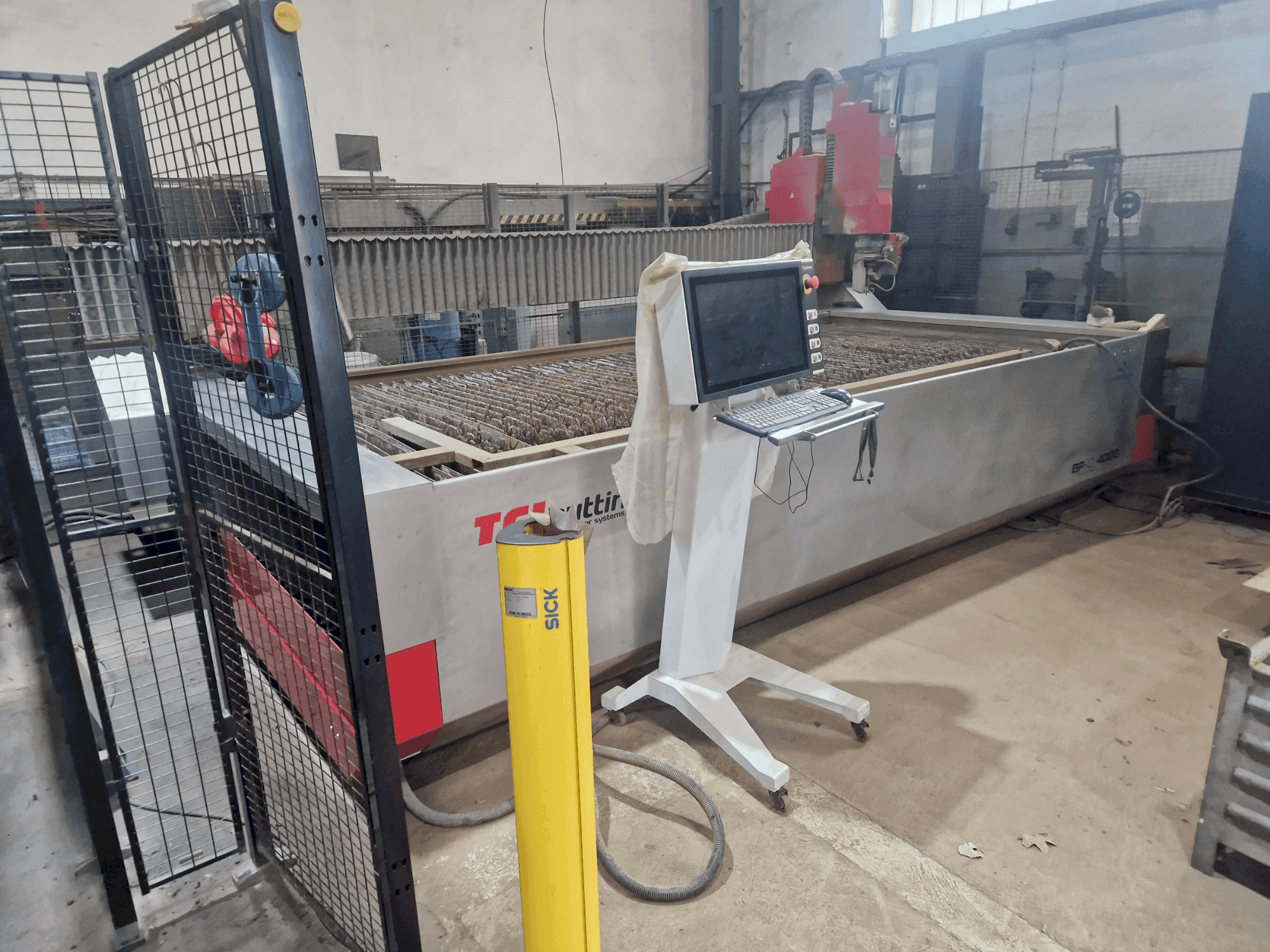 Widok z przodu maszyny TCI BP-C 4020 5X