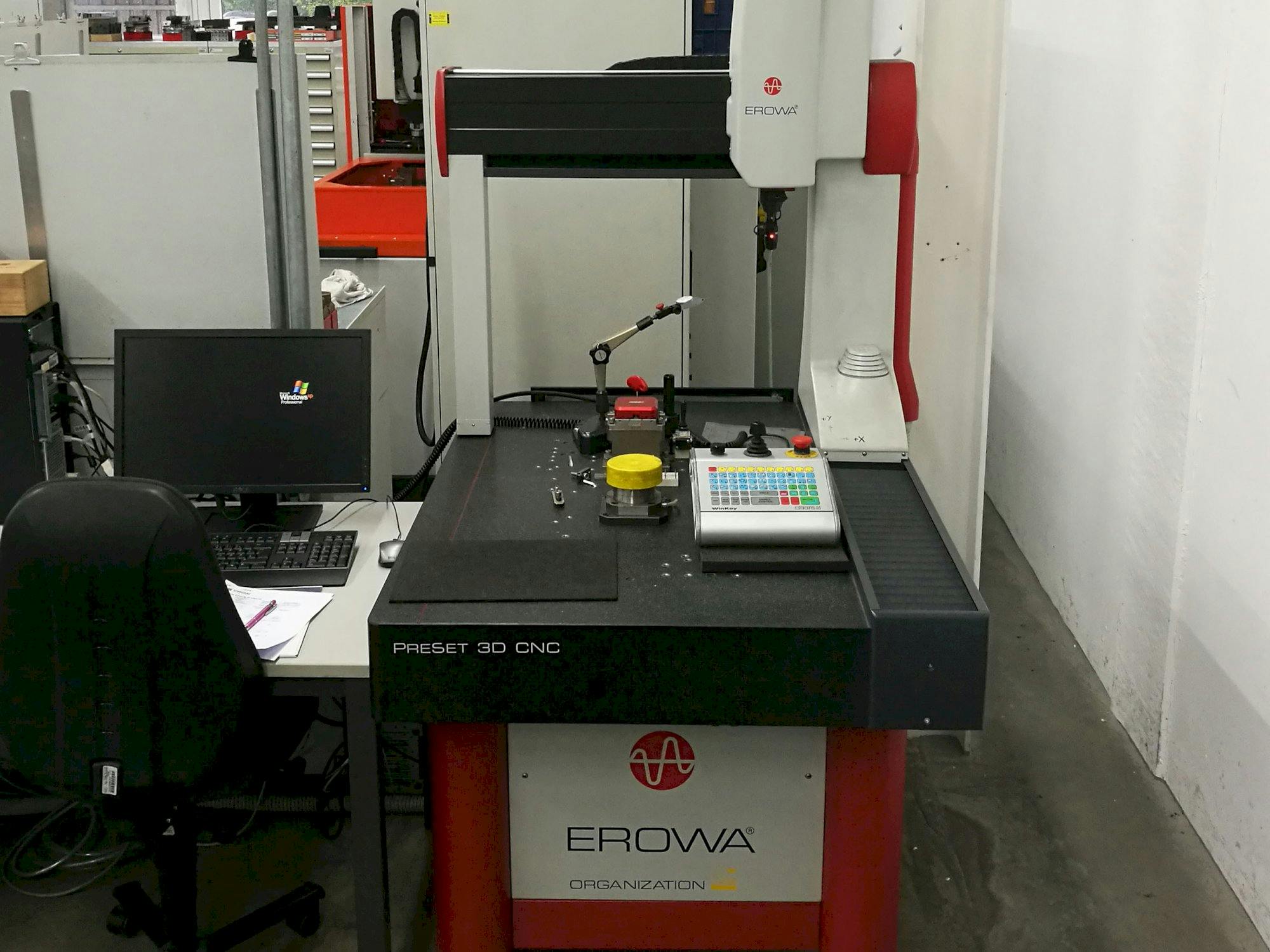 Widok z przodu maszyny EROWA PreSet 3D CNC
