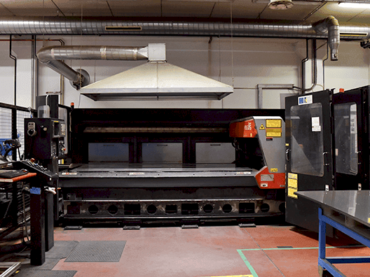 Widok z przodu maszyny AMADA FO-3015