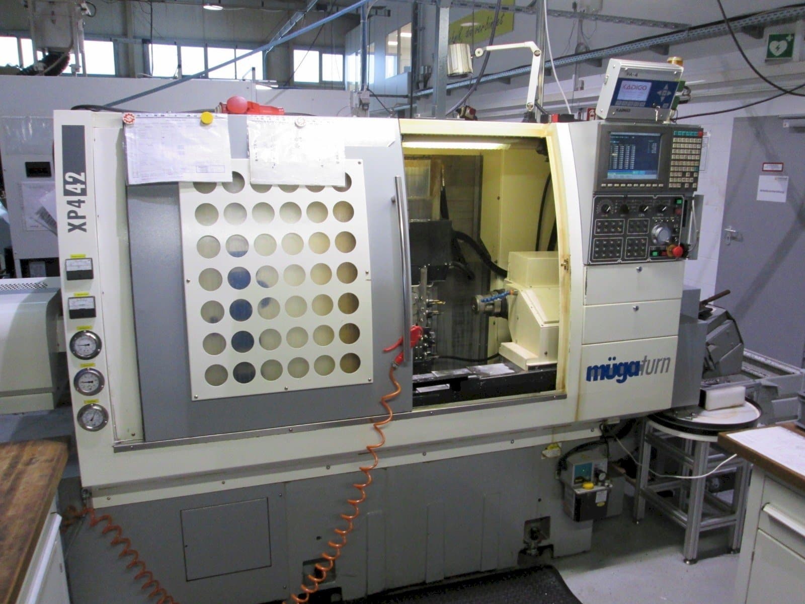 Widok z przodu maszyny Muga XP4 42SM