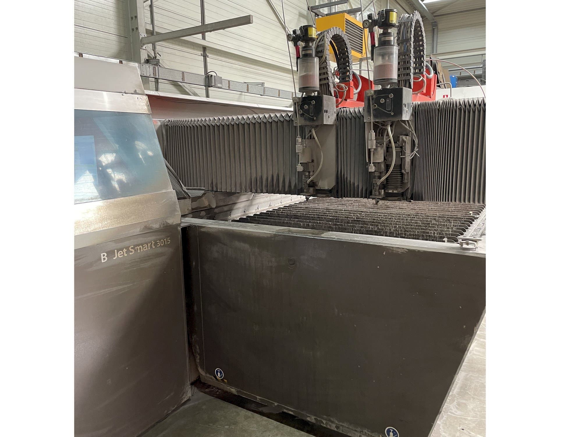 Widok z przodu maszyny Bystronic ByJet Smart 3015