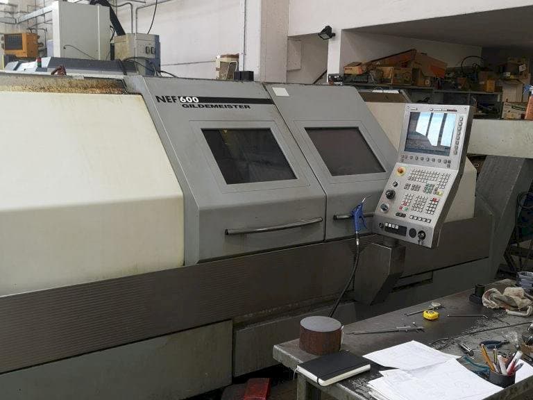 Widok z przodu maszyny Gildemeister NEF 600