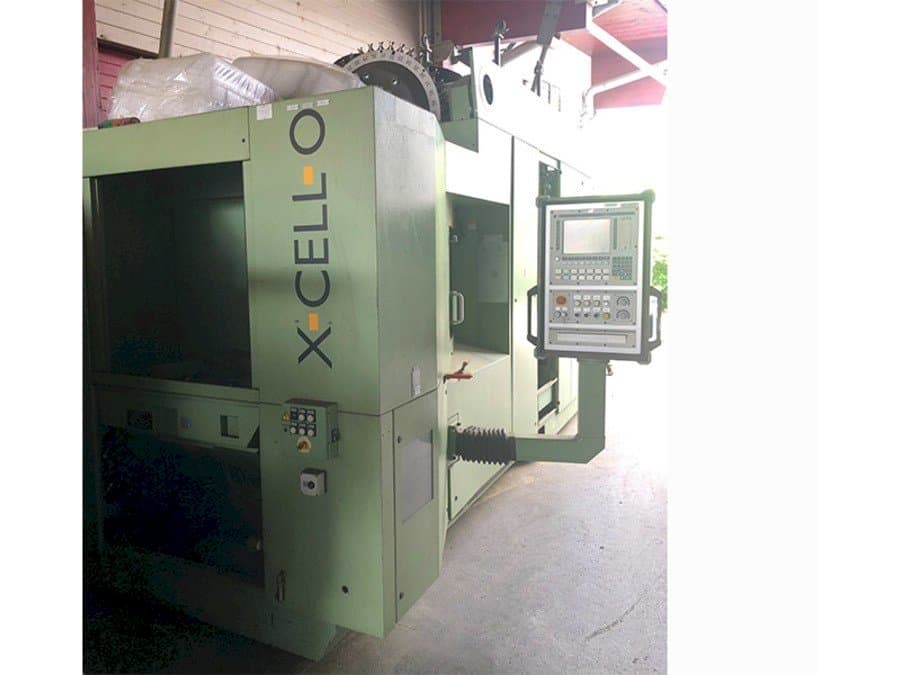 Widok z przodu maszyny Ex-cell-o XHC 241 M/3