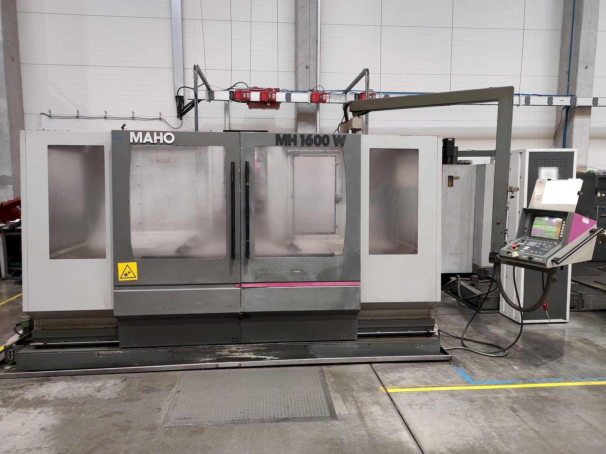 Widok z przodu maszyny Maho MH 1600 W
