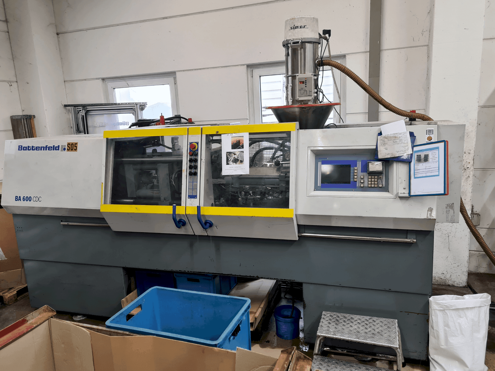 Widok z przodu maszyny Battenfeld BA 600/200 CDC