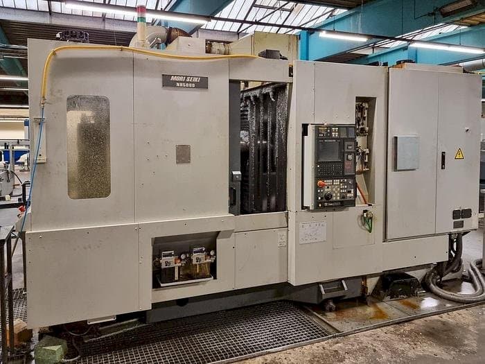 Widok z przodu maszyny MORI SEIKI NH-5000