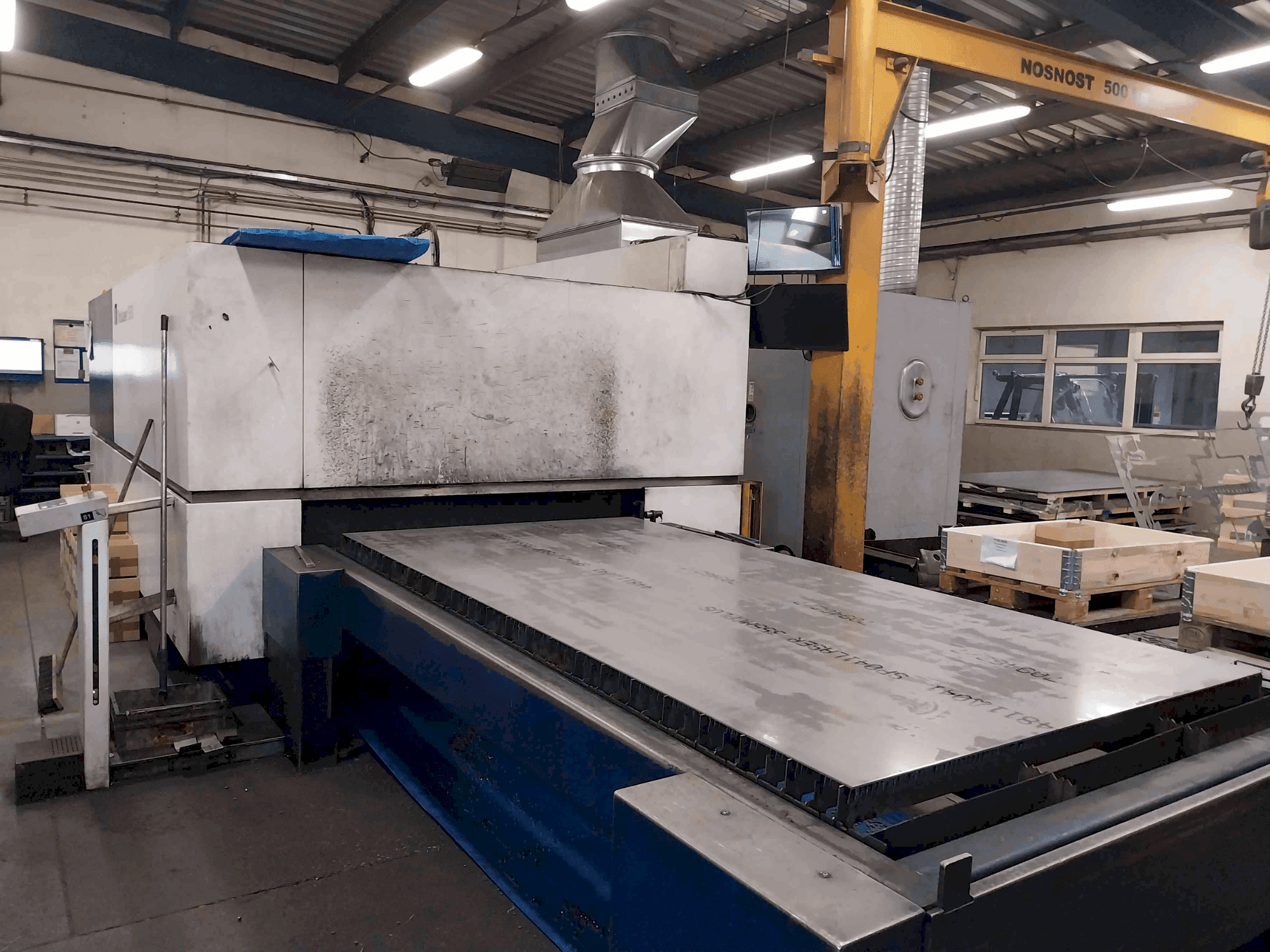 Widok z przodu maszyny TRUMPF TruLaser 5030 (L68)