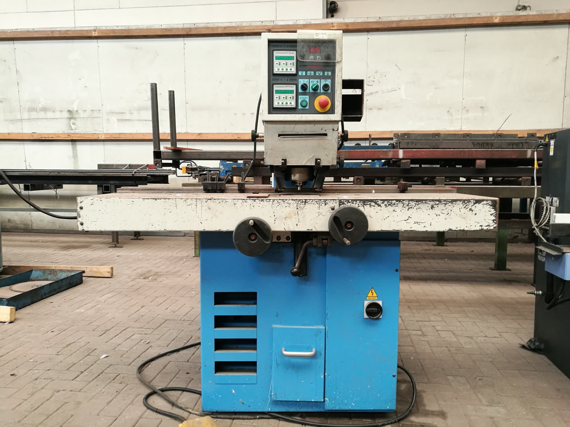 Widok z przodu maszyny Euromac XP 750/25
