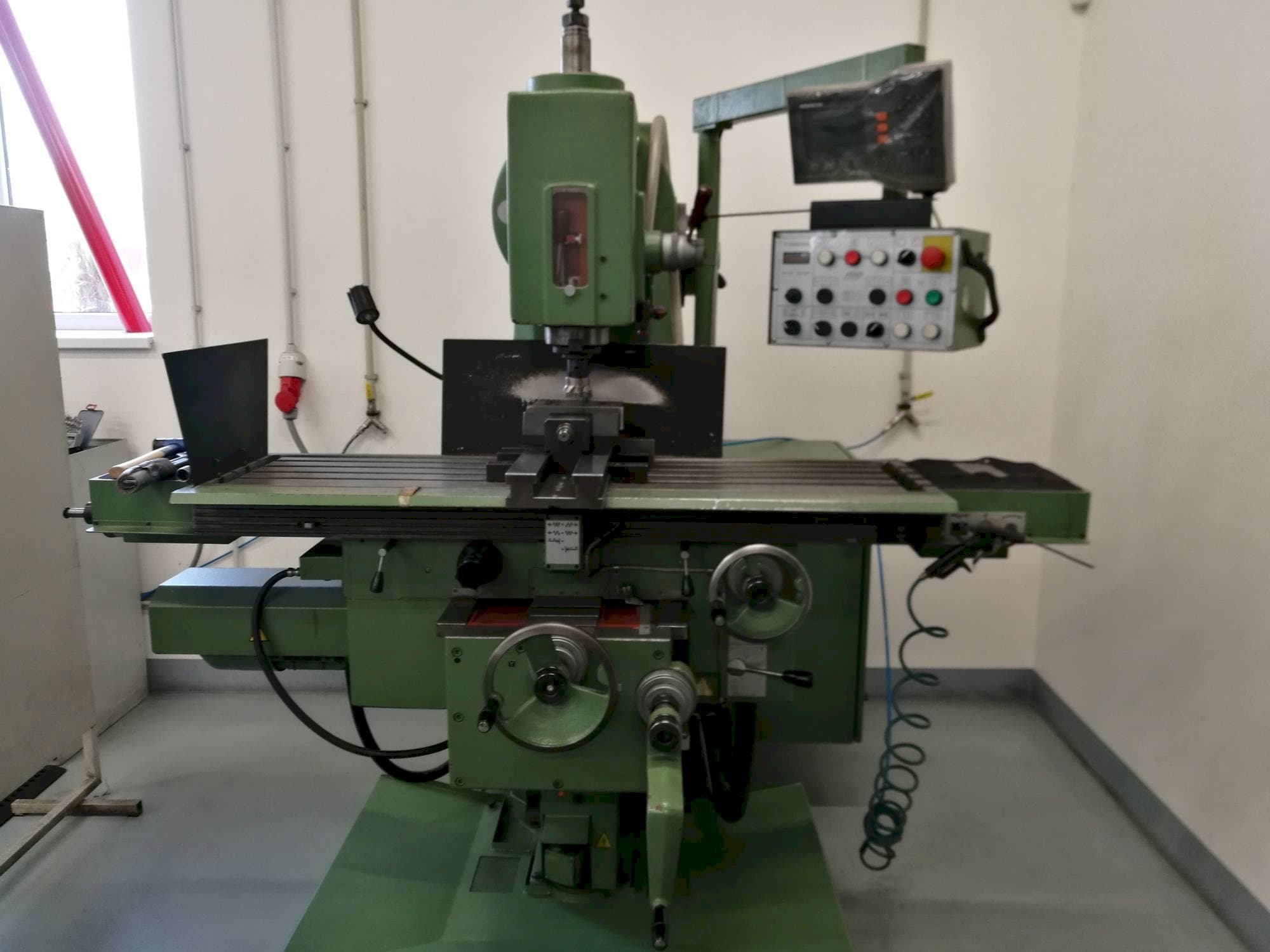 Widok z przodu maszyny TOS FGV 32