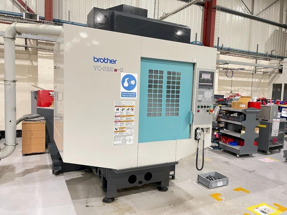 Widok z przodu maszyny Brother TC-S2DN-0