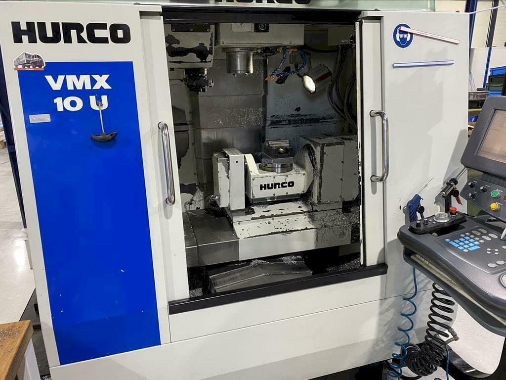 Widok z przodu maszyny Hurco VMX 10 U 5