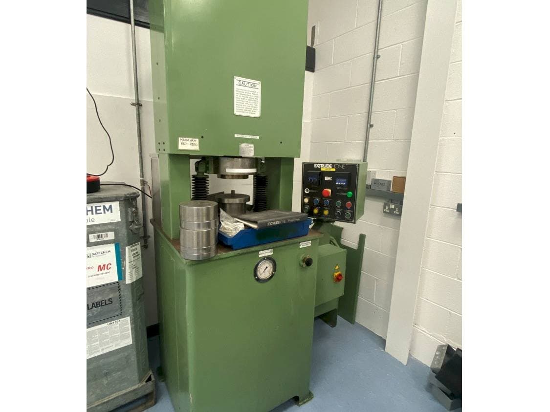 Widok z przodu maszyny Extrude Hone Vector Series