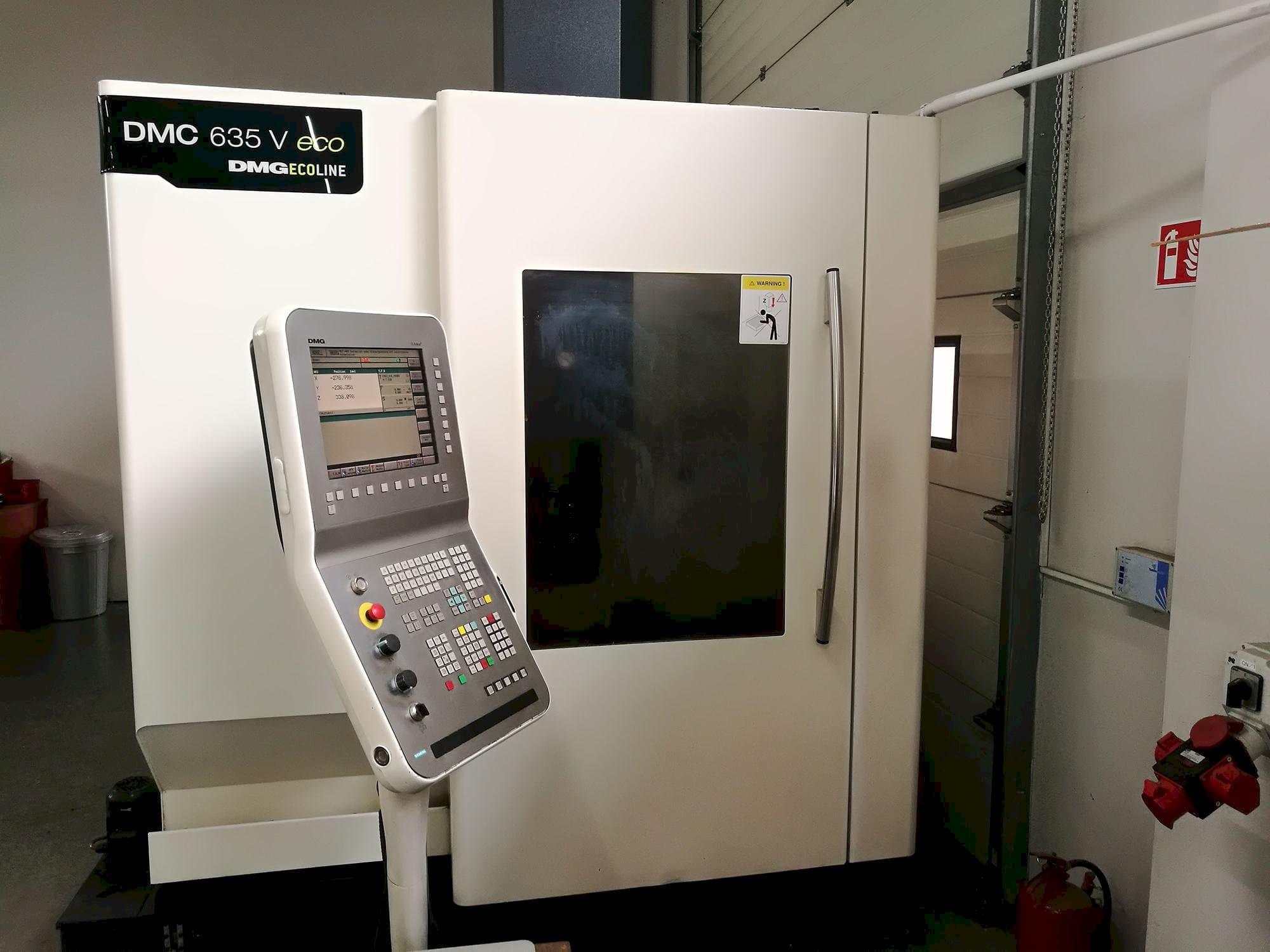 Widok z przodu maszyny DMG DMC 635 V Eco