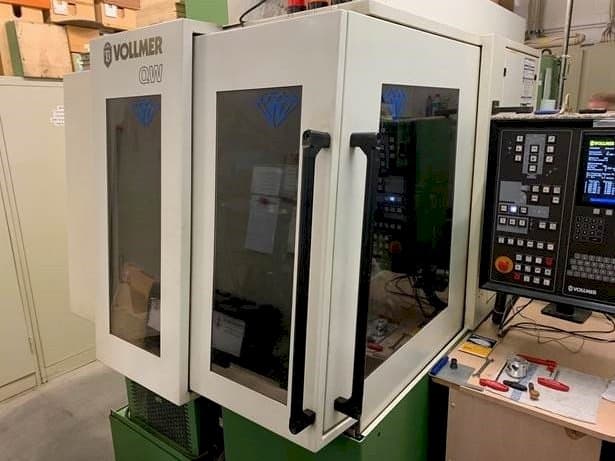 Widok z przodu maszyny VOLLMER QW72 P