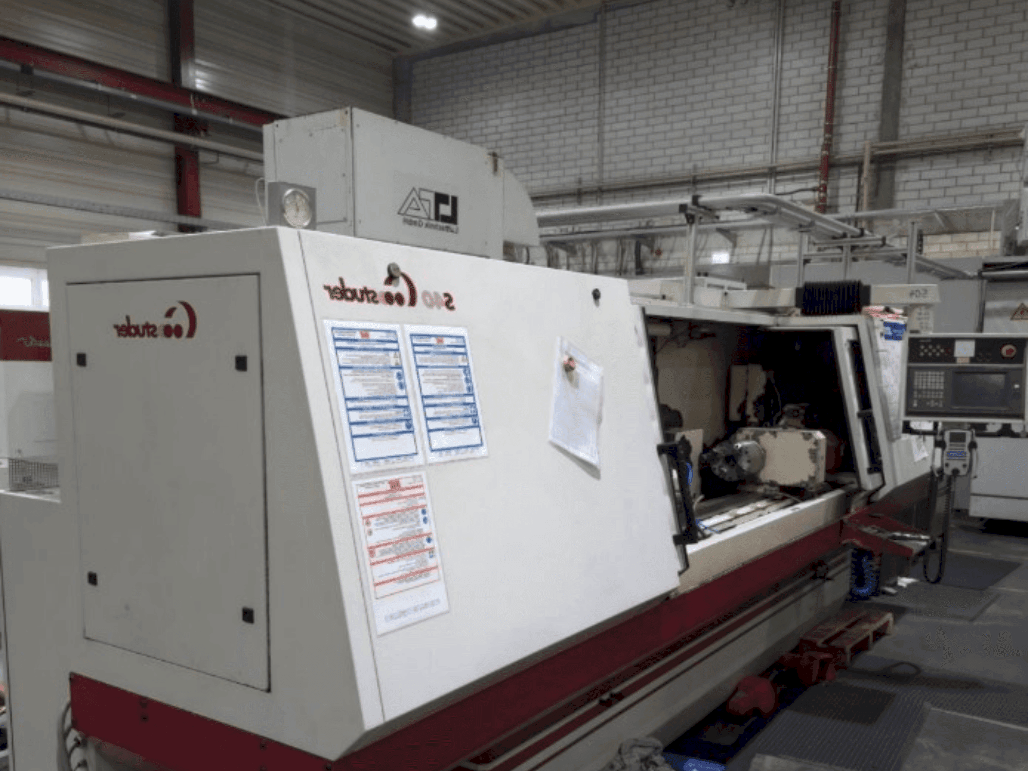 Widok z przodu maszyny STUDER S40 CNC (2001)