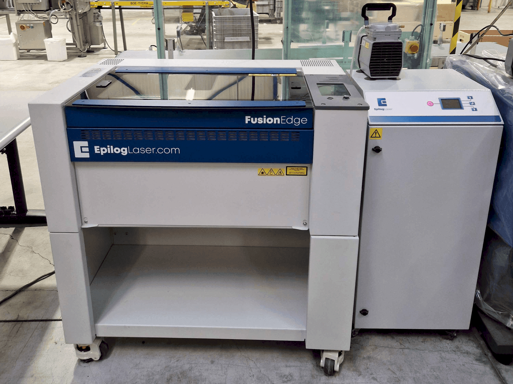 Widok z przodu maszyny EPILOG Laser Fusion Ege 12 30watt fiber