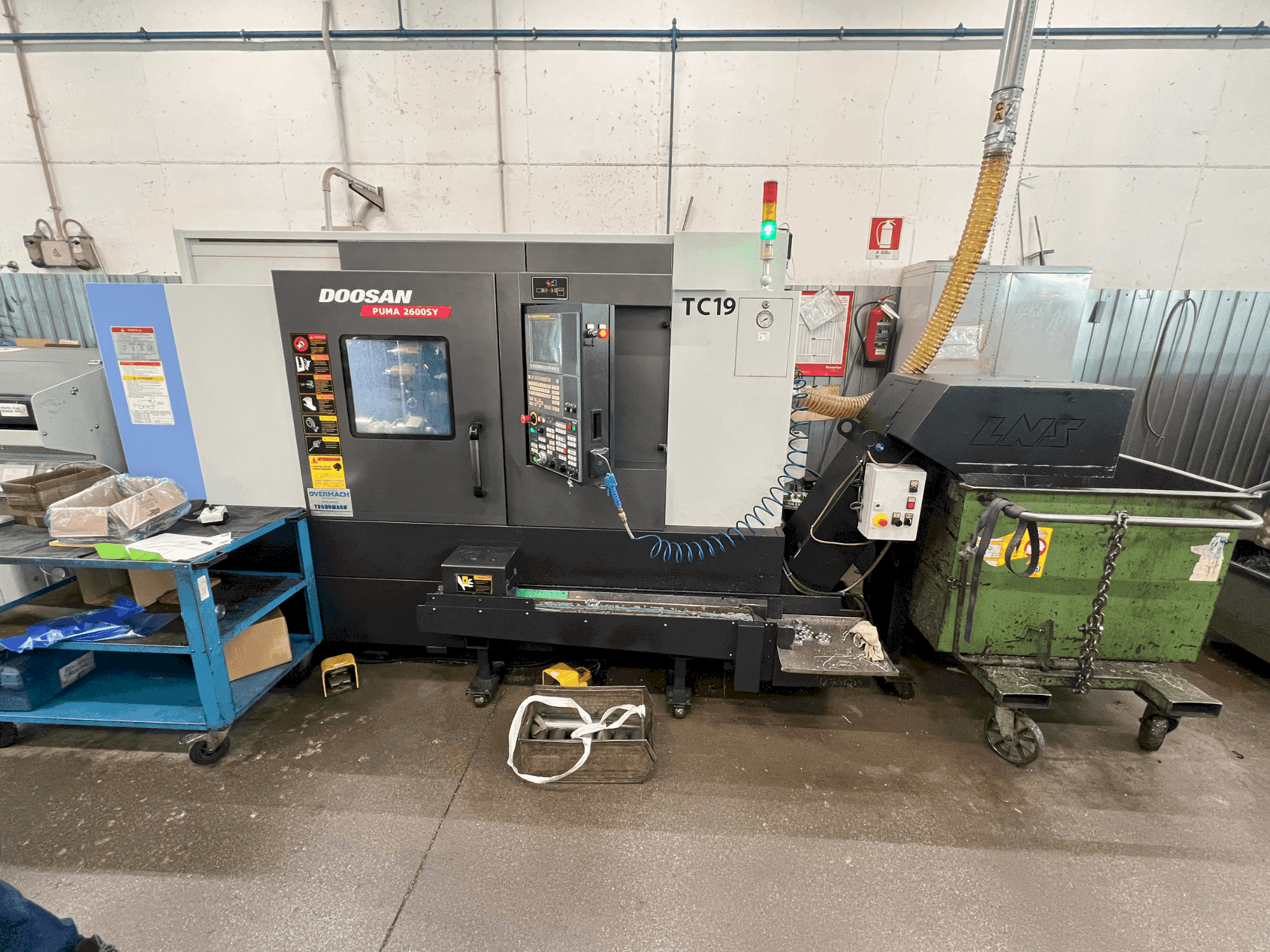 Widok z przodu maszyny DOOSAN 2600 SY