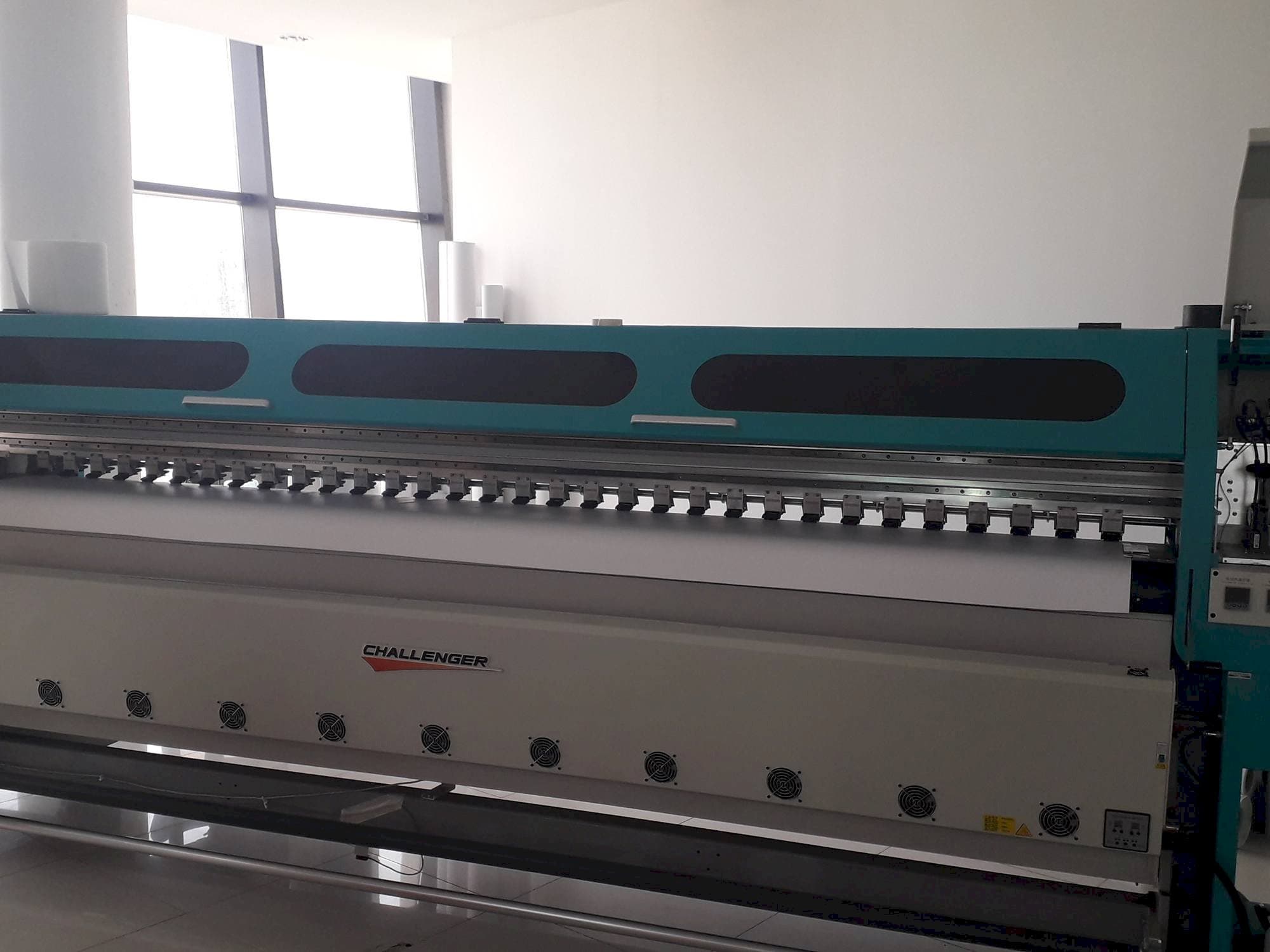 Widok z przodu maszyny Challenger FY-3200AT Plus-H4