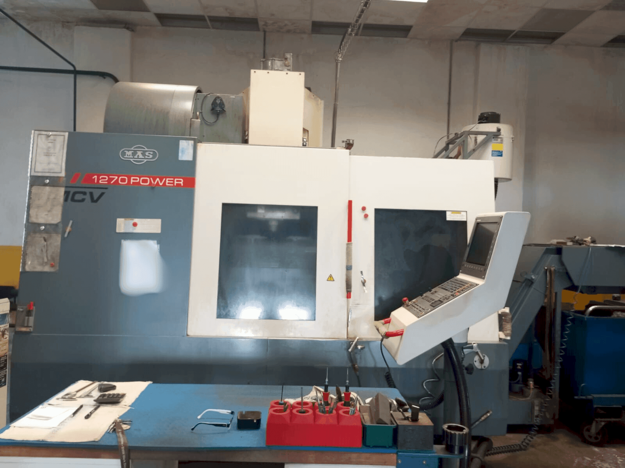 Widok z przodu maszyny KOVOSVIT MAS MCV 1270 Power