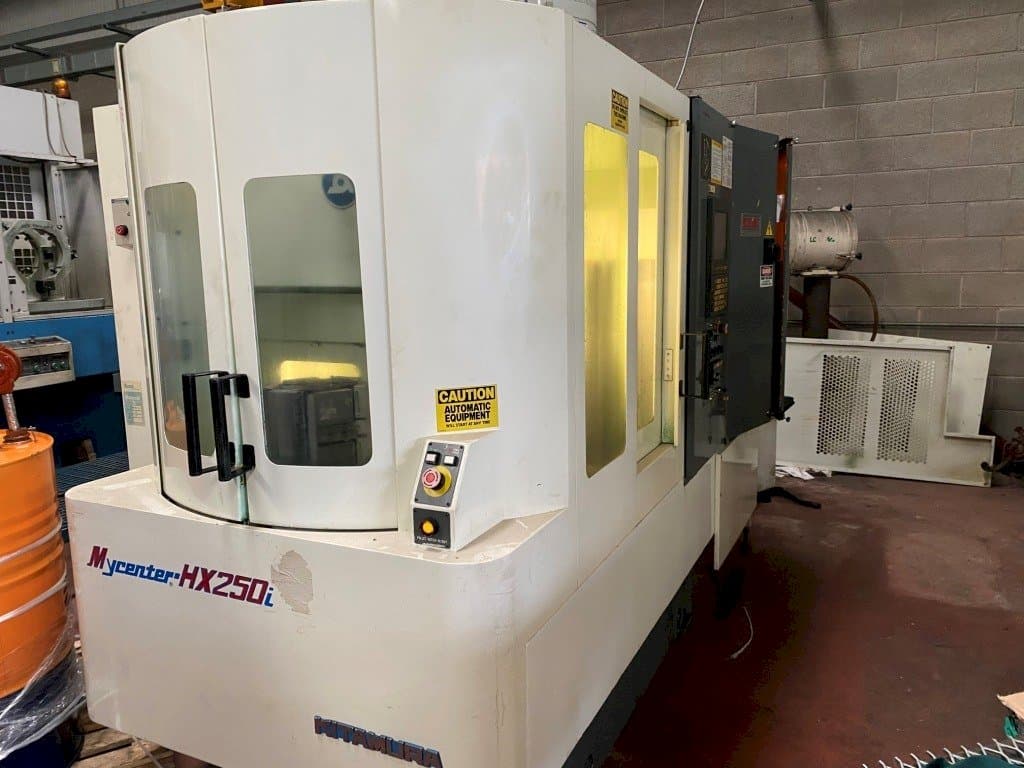 Widok z przodu maszyny Kitamura Mycenter HX250i