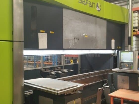 Widok z przodu maszyny Safan SAFAN E-brake 300-4100